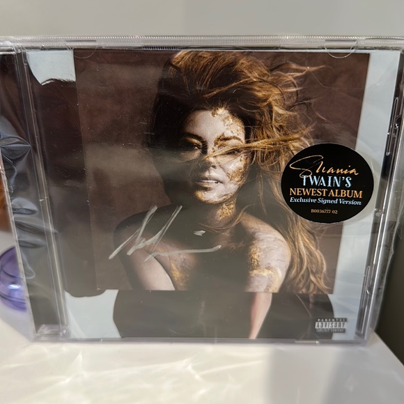 Shania Twain autograph plus cd - Picture 1 of 1